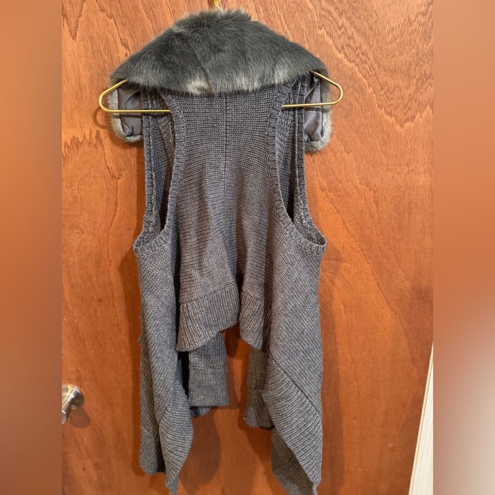 KF/Kaufmanfranco Gray Faux fur collar Sweater Vest size M - Picture 6 of 8